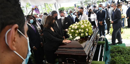 Los restos de Reinaldo Pared Pérez fueron sepultados ayer en el cementerio Jardín Memorial. JORGE CRUZ/ LD