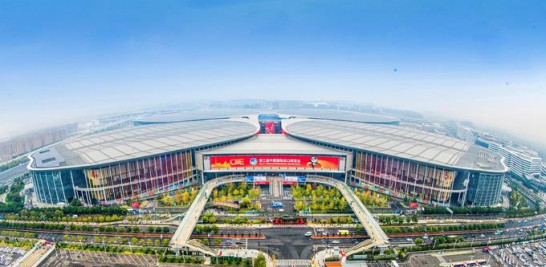 Vista panorámica del Centro Nacional de Exhibiciones y Convenciones, sede principal de la tercera Exposición Internacional de Importaciones de China (CIIE), en Shanghai, este de China, el 3 de noviembre de 2020. (Xinhua/Wu Kai)
