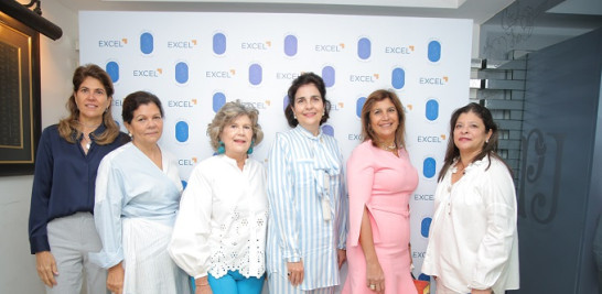 Chabela Bisonó, Rosario Bordas, Rosalía Caro, María Amalia León, Clarissa Brugal e Ingrid Grullón.