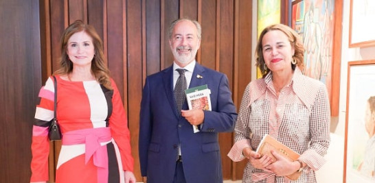 Cirse Armánzar,Stefano Queirolo Palmas y Rosanna Rivera.