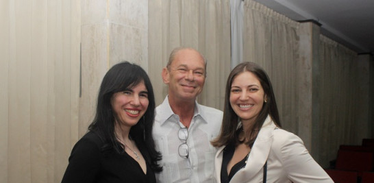Myriam Stern, Erick Stern y Claudia Grullon.