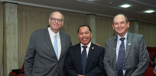 Dr.Herbert Sterm, Embajador  de Guatemala Rudy Armando Coxaj y Embajador de Israel Daniel Biran