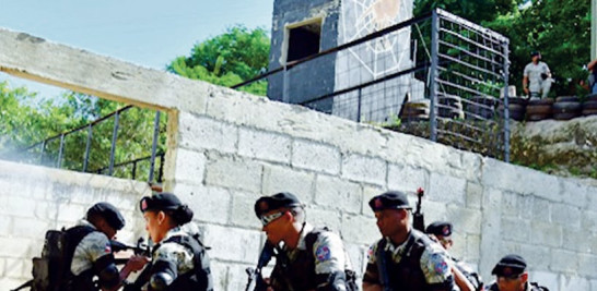 Una unidad del Comando de las Fuerzas Especiales durante una jornada de entrenamiento, para actuar ante un hipotético caso de secuestro.