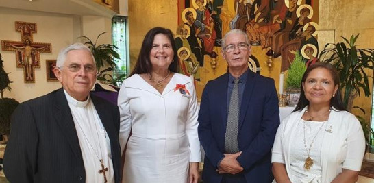 Monseñor Grullon, Sonia Villanueva, Alcides Diaz y Kirsis de los Santos.