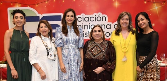 Carmelsy Confesor, Maribel Lazala, Celeste Pérez, Mirna Pimentel, Beatriz Bienzobas y Jessica Bonifacio.