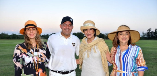 Michelle Vargas, Jesús Arredondo, Marianela Arredondo y Virginia Arredondo.