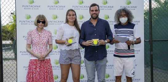 Anna Wintour encabezó el acto de premiación del Torneo de Tenis Oscar de la Renta.
