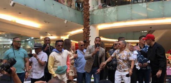 Los merengueros se reunieron el pasado miércoles en el centro comercial Ágora Mall de Santo Domingo.