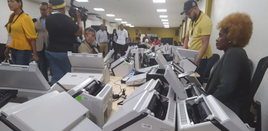 El día anterior algunos partidos habían informado a la Junta Central Electoral sobre fallas en las pruebas del voto automatizado. ARCHIVO/LD