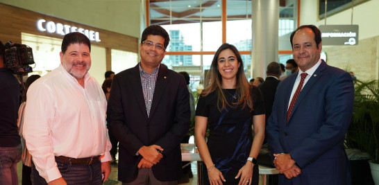 Harold Abbott, Rafael Izquierdo, Claudia Finke y Oliver Hernández.