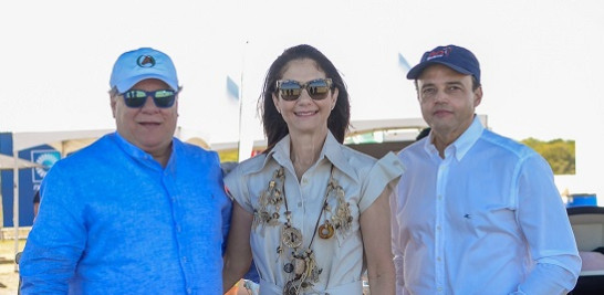 Arístides Fernández Zucco, Maribel Haché de Fernández y José Manuel Ramos.