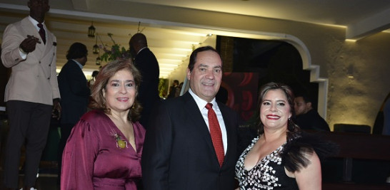 Silvia Vela de Rodríguez, Guillermo León y Michelle Franco de León