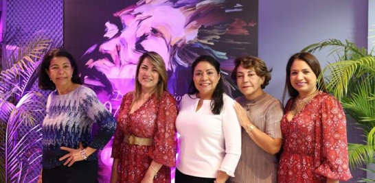 Doralissa Ramírez,  Joanne Taveras,  Apolonia Ayala y  Sras. Diana Correa e Yrcania Soto.