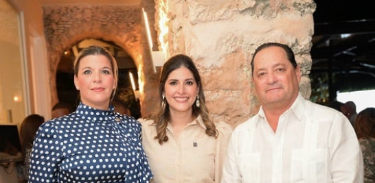 Margarita De Moya, Claudia Defilló y Mariano Sanz.