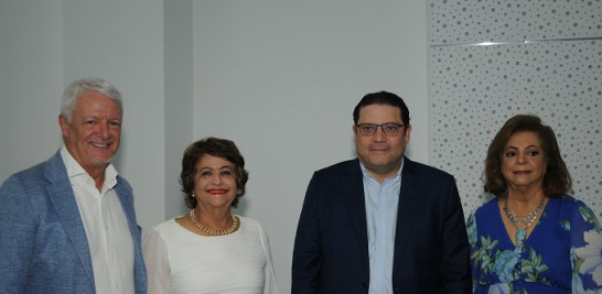 Rudy Ganna, Verónica Sención, Eduardo Sanz Lovatón y Mildred de Sánchez Noble.