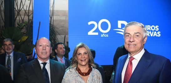 John Harper, Enma Ginebra y Juan Bancalari.