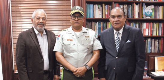 Fabio Cabral, general Ramón Antonio Guzmán Peralta y Miguel Franjul. /VÍCTOR RAMÍREZ