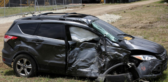 Esta foto de archivo tomada el 11 de abril de 2022 muestra el automóvil en el que el exfutbolista colombiano Freddy Rincón sufrió un accidente en Cali, Colombia. El excentrocampista internacional colombiano Freddy Rincón murió el 13 de abril de 2022 a los 55 años a causa de las lesiones que sufrió en un accidente de tránsito dos días antes, dijeron los médicos. Paola MAFLA / AFP