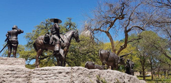 Conjunto de esculturas junto al Capitolio de Austin. EFE/Jorge Fuentelsaz