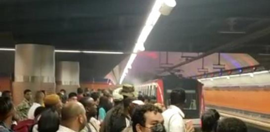 Entaponamiento provacado por falla en el Metro de Santo Domingo en la mañana de este lunes. Foto: Listín Diario