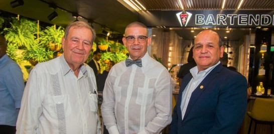 Hendrick Kelner, Raymond Ulloa e Iván García.