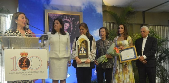 En la actividad se hizo un homenaje póstumo a doña Rosa Gómez de Mejía por su devoción a la Virgen de la Altagracia y los trabajos realizados en los actos de canonización.