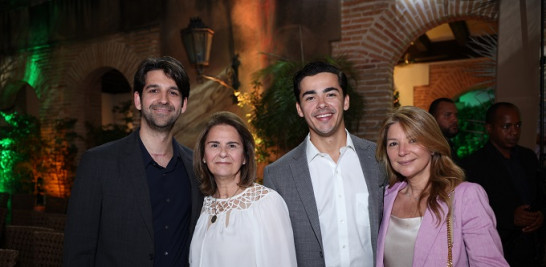 Carlos Reid, Miriam Armenteros, José Javier Torrón y Mónica Armenteros de Torrón.