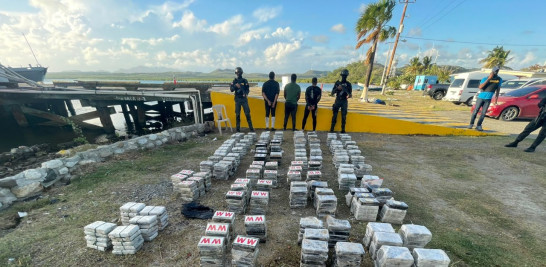 La droga fue confiscada en en las costas de la provincia Peravia, al sur del país, y fueron apresados tres hombres: dos dominicanos y un colombiano.