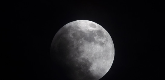 La luna se ve durante un eclipse lunar total en Santo Domingo, el 15 de mayo de 2022.
Erika SANTELICES / AFP