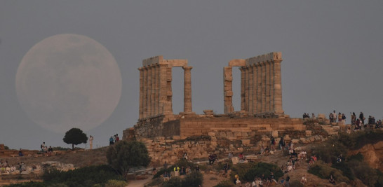 Desde el Templo de Poseidon en el cabo de Sounion, a unos 70 km al sur de Atenas, en Grecia. Luisa GOULIAMAKI / AFP