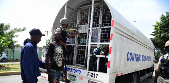 Detención de haitianos en Ciudad Juan Bosch. Foto: José Alberto Maldonado/ Listín Diario.