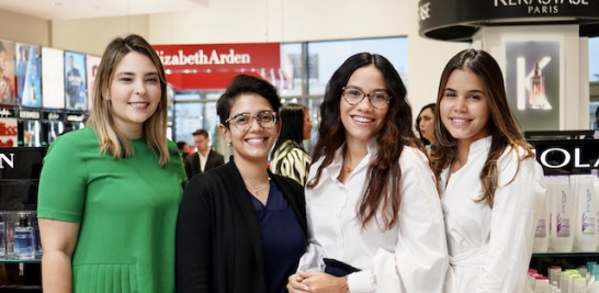 Laura Pérez, Karla Tavárez, Vanesa De Jesús y Diana Villabrille.
