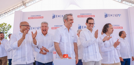 El presidente Luis Abinader dejó iniciada ayer la construcción de varias obras en el proyecto turístico de Cabo Rojo, Pedernales. Foto fuente externa.