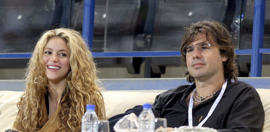 Shakira y Antonio de la Rua cuando todavía eran pareja en una foto de archivo tomada durante la semifinal del torneo de exhibición de Abu Dhabim en 2009. EFE/Ali Haider.