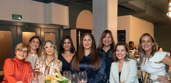 Ysalia Reyes, Crismeylin Ortiz, Glenny Santana, Maricé Abott, Karina Gutiérrez, Magaly Capellán, Isalia Reyes, Elsa Laura Jiménez y Aura Ruiz.