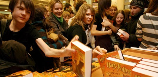 El fenómeno Harry Potter cumple 25 años, tiempo en el que ha impregnado de magia de millones de jóvenes de todo el mundo. EFE/Jacek Beckbednarczyk