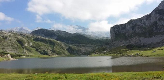 Vista general de un lago de Covadonga. Asturias. Amalia González/ EFE