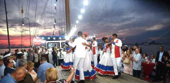 Las actividades incluyeron proyectar la cultura dominicana en aguas extranjeras. Por ello, al finalizar el día, la Armada realizó una recepción de bienvenida, a bordo del buque escuela. Fuente externa