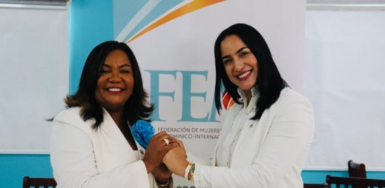 Amarilys Durán, presidente FEM y Yanibel Capín presidenta de la FEM-Moca.