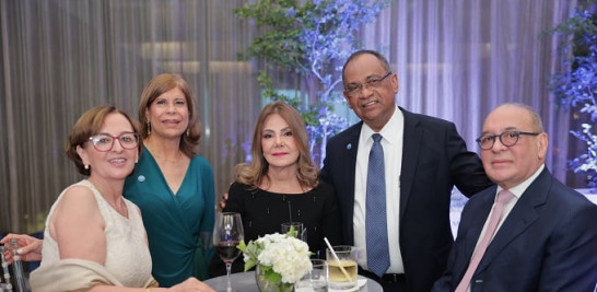 Janneth Herrera, Yovanne de Bonilla, Miriam de Mejía, Blas Bonilla y Eduardo Mejia Habib.