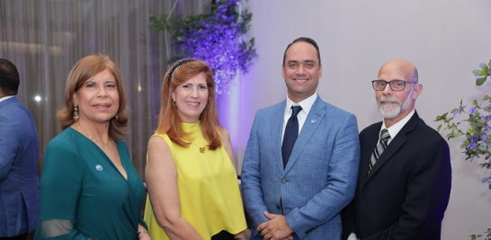 Yovanne de Bonilla, Rosa Francia Abud, Richard Bonilla y Casimiro Velazco.