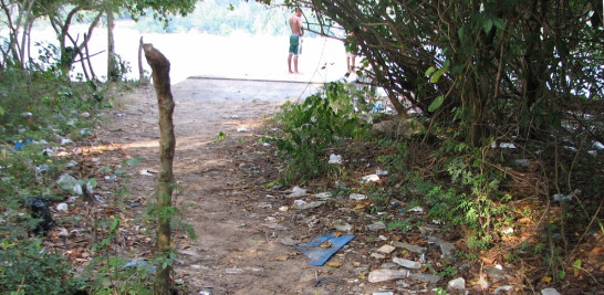 Los usuarios suelen dejar desechos en el Cayo del Puente, en la ciudad de Santa Bárbara.  Yaniris López