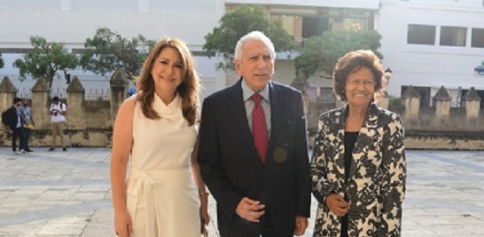 Jacqueline Viteri de Esquea, Emmanuel Esquea y Zoila Martínez.