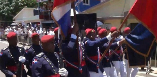 Desfile cívico militar en el Monumento al Grito de Capotillo.