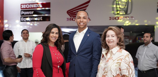 Marili Rodríguez, Joaquín Toledo y Colenis Objio.