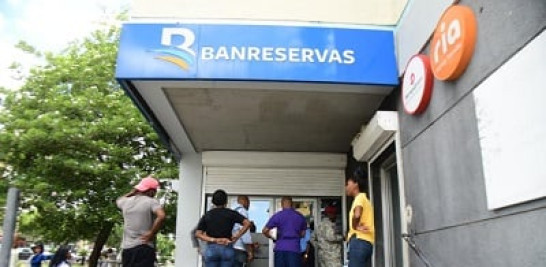 Banco Banreversas ubicado en la avenida México. Foto: Raúl Asencio
