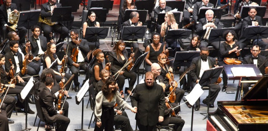 Presentación de Enrique Parreño y Zhenni Li.