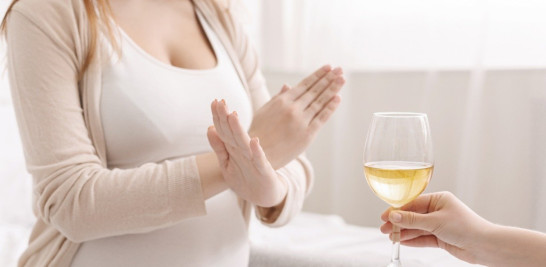 Mujer embarazada rechaza el alcohol. 

Foto: iStock.