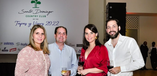 Paola Pellice de Simón, Emile Simón, Mónica Pérez de Simón y Víctor Joel Simón.