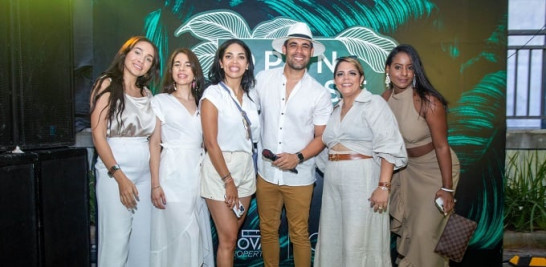 Mabel Cruz, Deyanira Guilamo, Iris Espinal, Albert Mena, Yahaira Batista y Taína Gómez